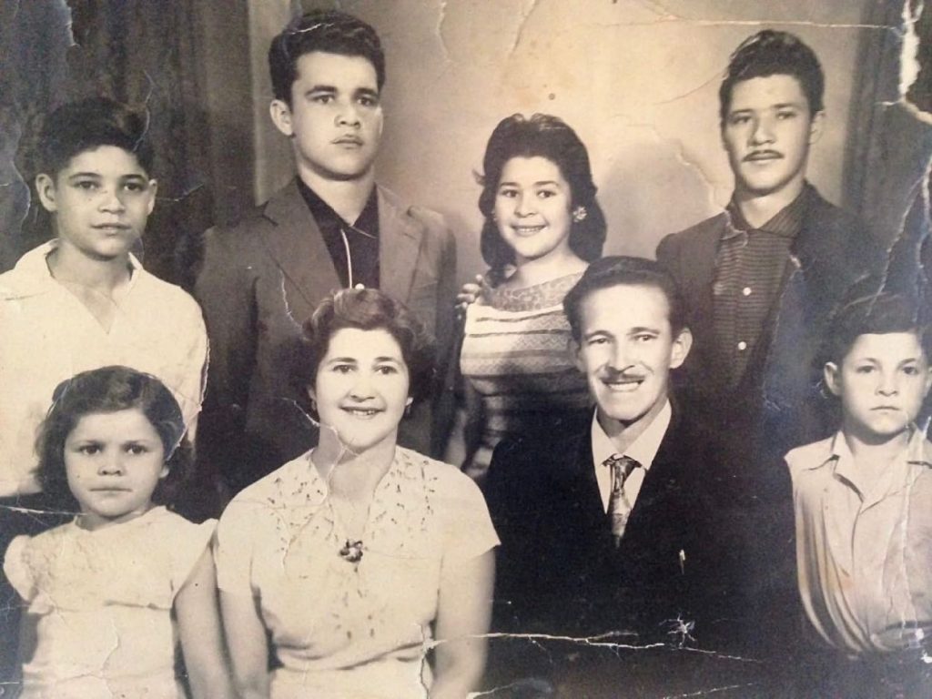 Família Pimenta: em cima, Edson, Tabajara, Yara e Ubirajara; em baixo, Sônia, Gracy, Arlindo e Ari.