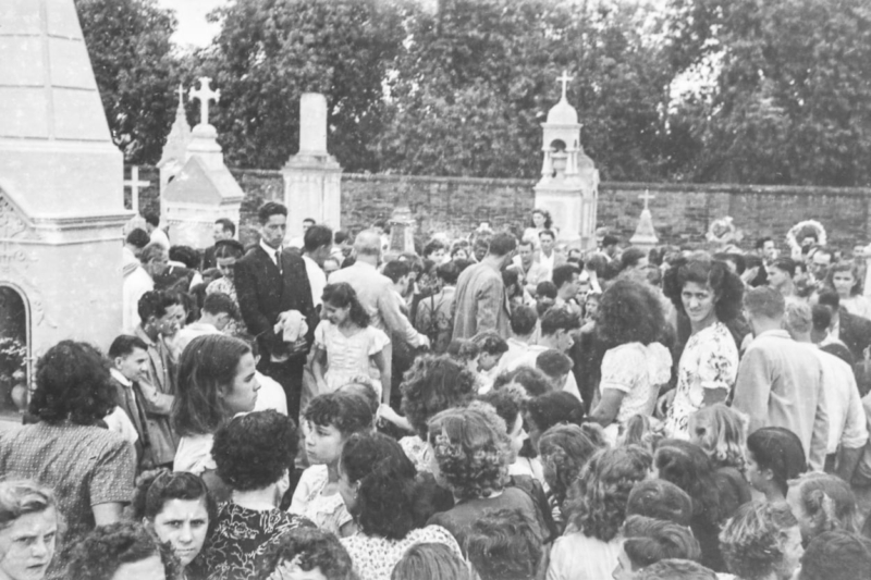 Outra imagem do sepultamento das vítimas da tromba d'água no Cemitério da Saudade em Americana. Outra imagem do sepultamento das vítimas da tromba d'água no Cemitério da Saudade em Americana.